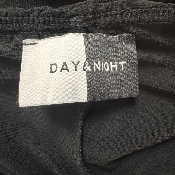 Day&Night Elegant Short Black Sleeveless Dress - Picture 3 of 10